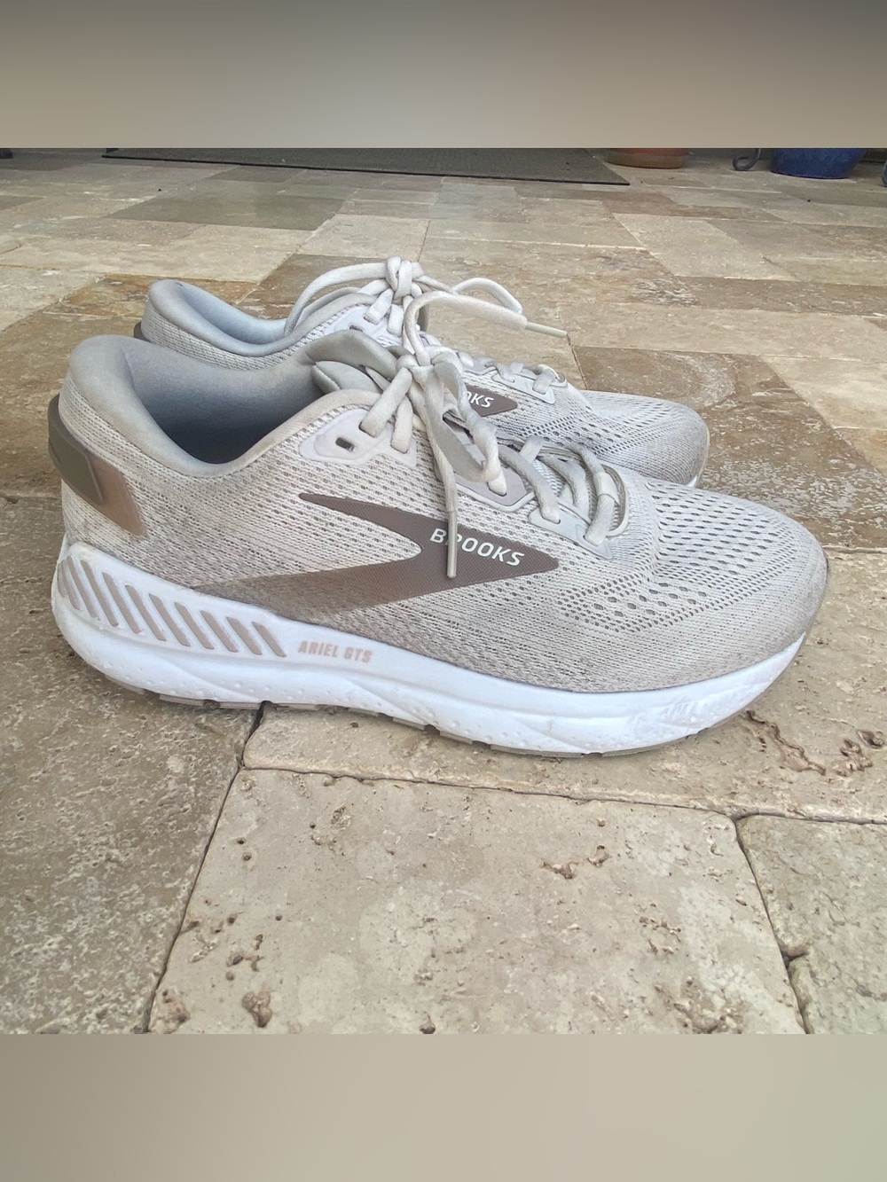 Brooks Ariel GTS 24 Women's SZ 7.5 Wide Coconut/Chateau/Portabella Running Shoes